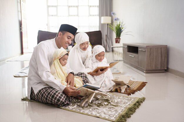 Benteng Pertama Ketahanan Umat Ada di Rumah Kita